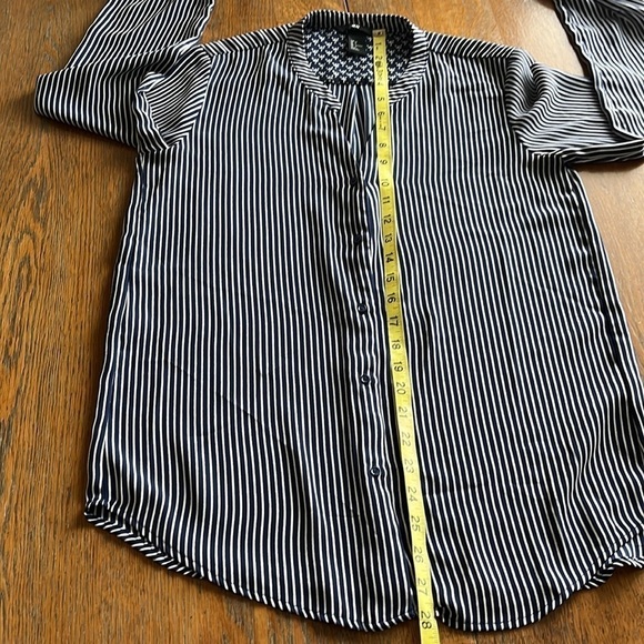 H & M Button-down Blouse V-neck Long Sleeves Size 6 Navy With White Stripes - Picture 9 of 13
